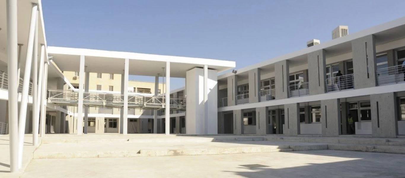 Σχολεία… υπό κατάρρευση: Τάξεις σε υπόγεια και σχολεία σε... ενοικιαζόμενα καταστήματα